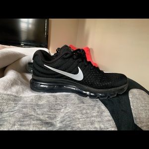 Women’s black nike air max